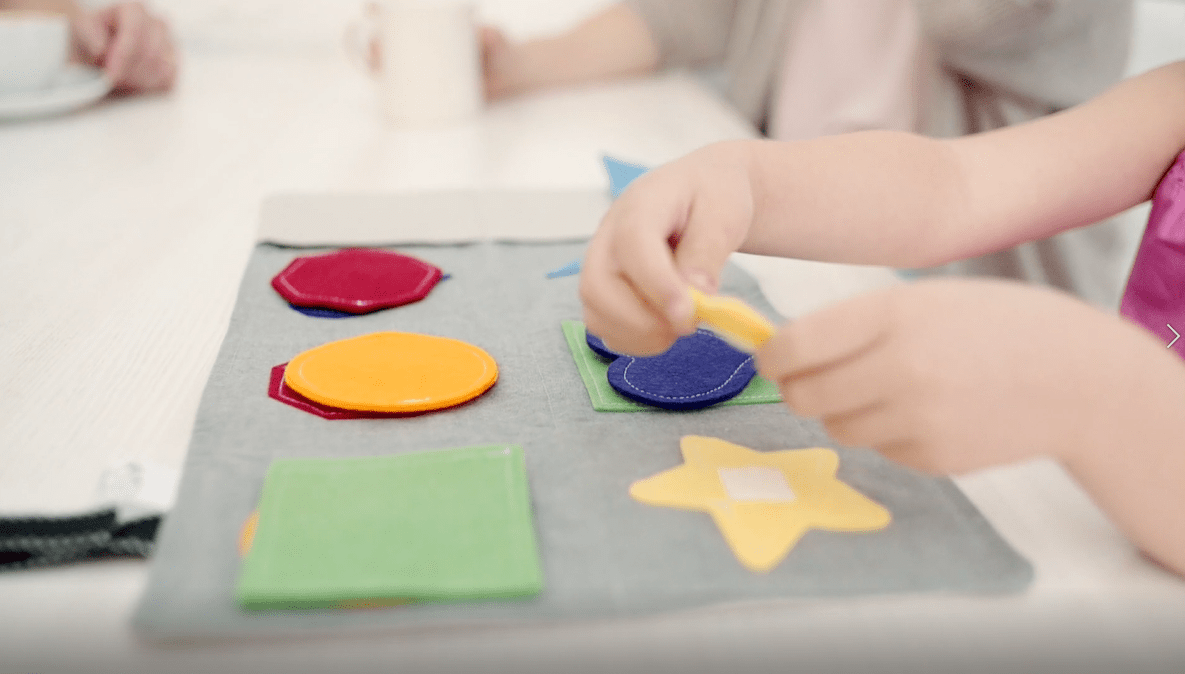 Travel Shape Toys – Mouse Loves Pig