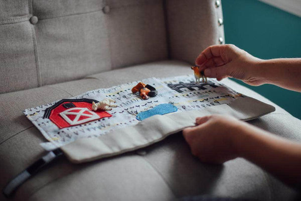 Pretend Play Set - Compact Farm Toys- Portable Farm Travel Toy - Mouse Loves Pig